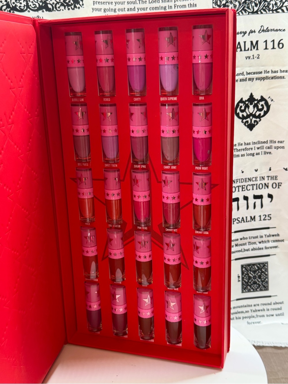 New Jeffree Star Red Vault - Picture 7 of 8